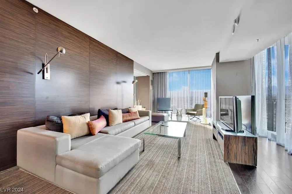 Luxury 1BR Palms Strip View + Balcony Access 37322