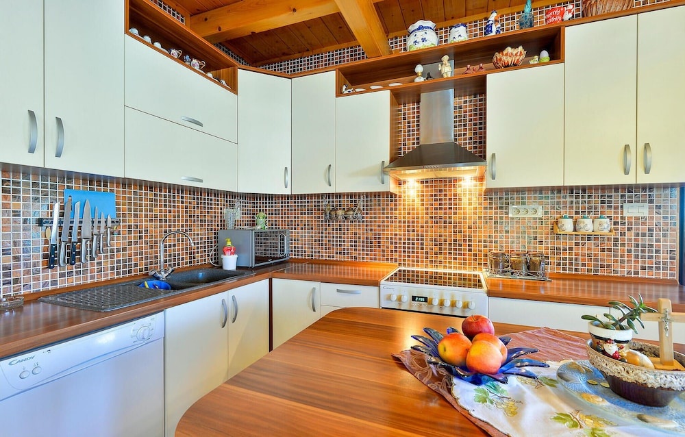 Awesome Home In Donja Zelina With Wifi