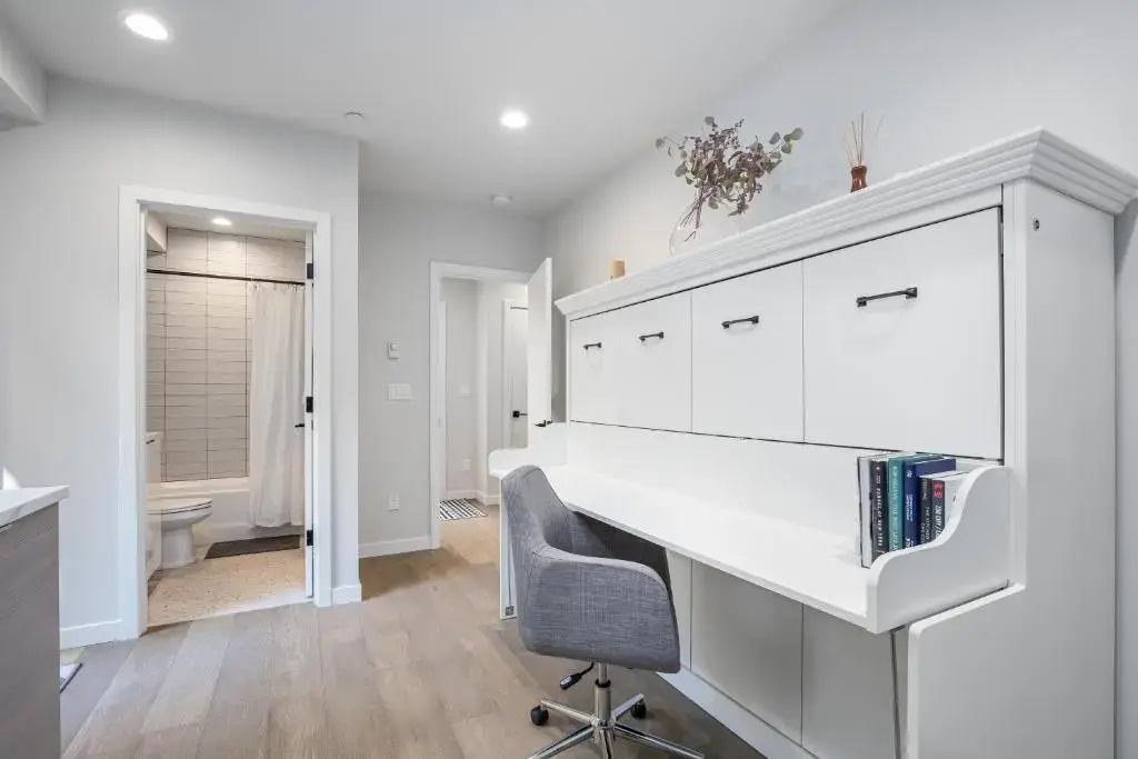 Rooftop Patio with Waterview, Private Garden & Grill 3BR 3BA