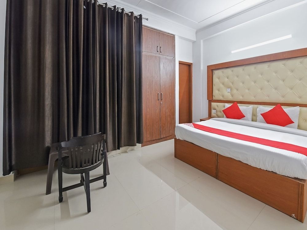 Oyo 19525 Rg Corporate Suites
