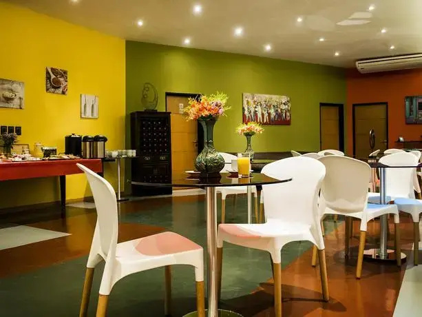 Shoshana Hotel Boutique