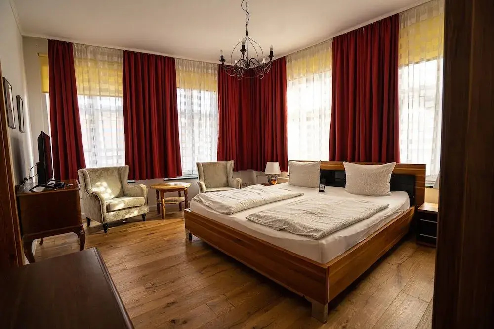 FewoZauber "Pension am Dom", Historische Apartments, Superzentral, 7min zum Schloss