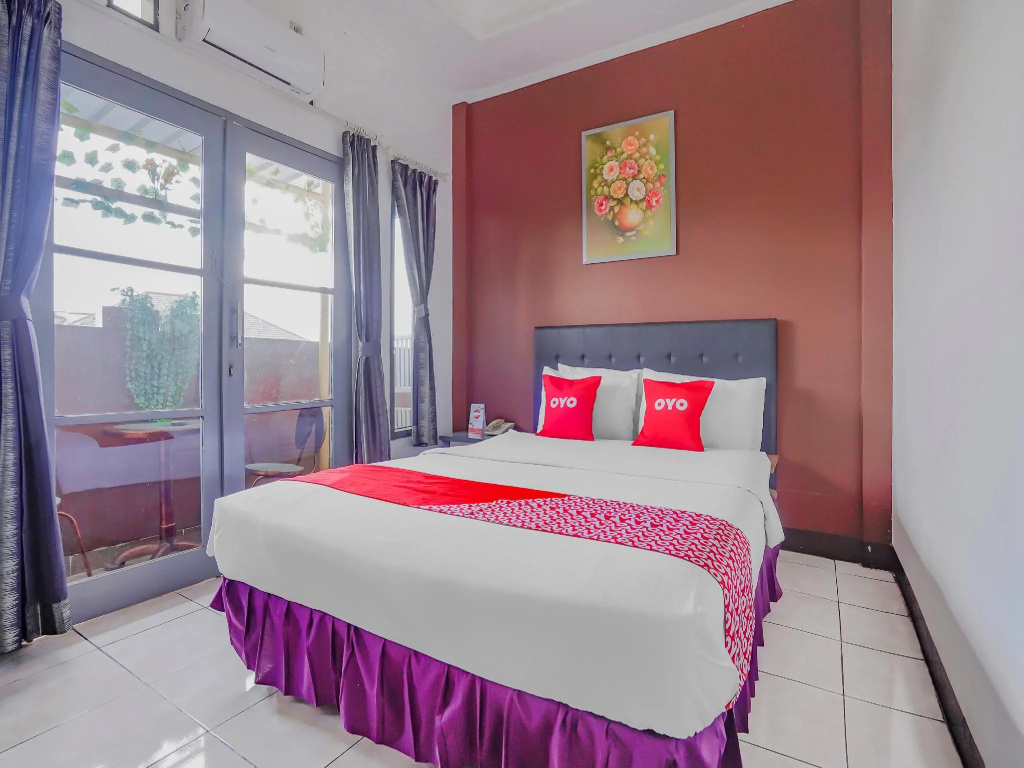 OYO 90064 Hotel Salon Fora & Cafe