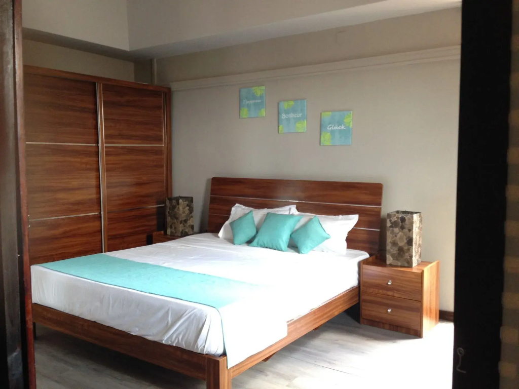 Le Gite du Bonheur Guest House & Car Rental