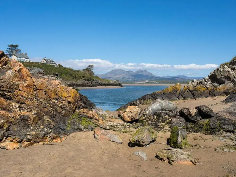 Bryn Y Mor, Borth Y Gest