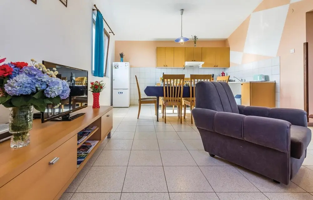 Beautiful Home in Vinkuran With Wifi and 2 Bedrooms