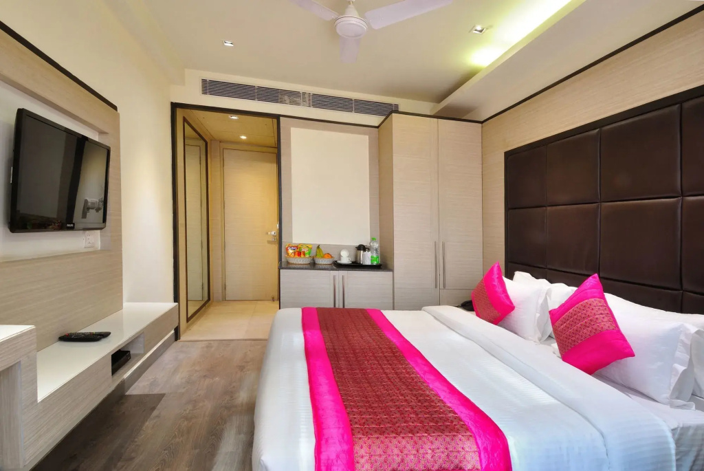 Hotel Royal Grand - Opposite Axis Bank East Patel Nagar