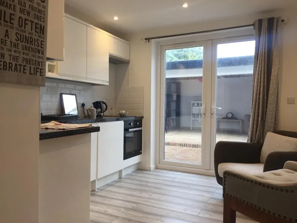 Beautiful Airy Studio Putney