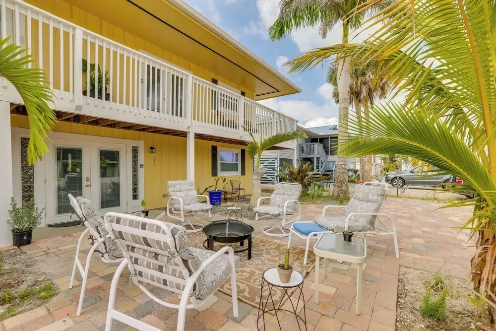 Dog-friendly Getaway: Steps to Fort Myers Beach!