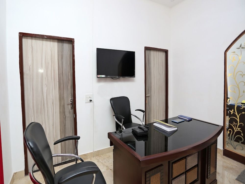 OYO 26628 Hotel Rest Palace