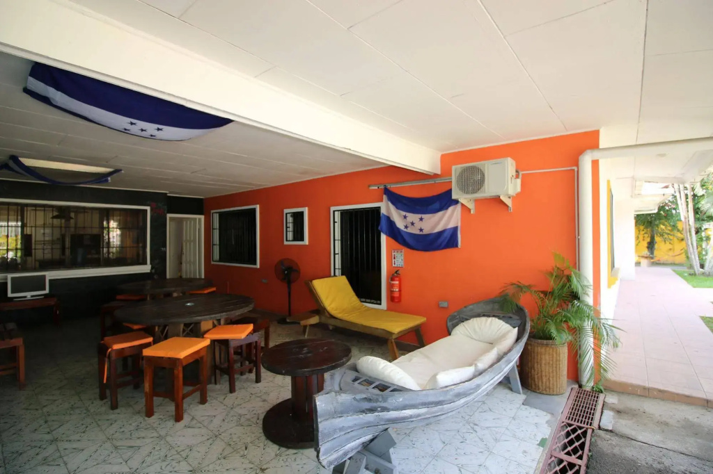1877 Hostel