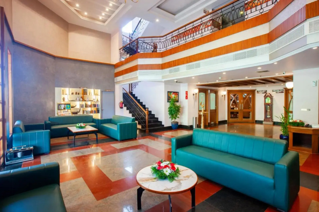 Holiday Hotel