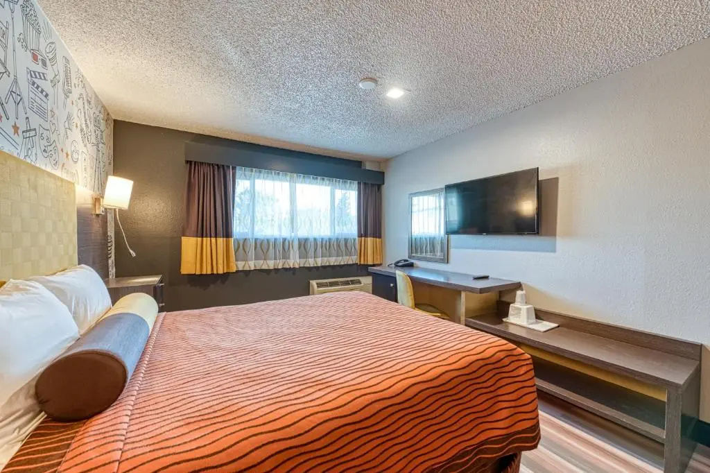 La Mirage Inn - Hollywood