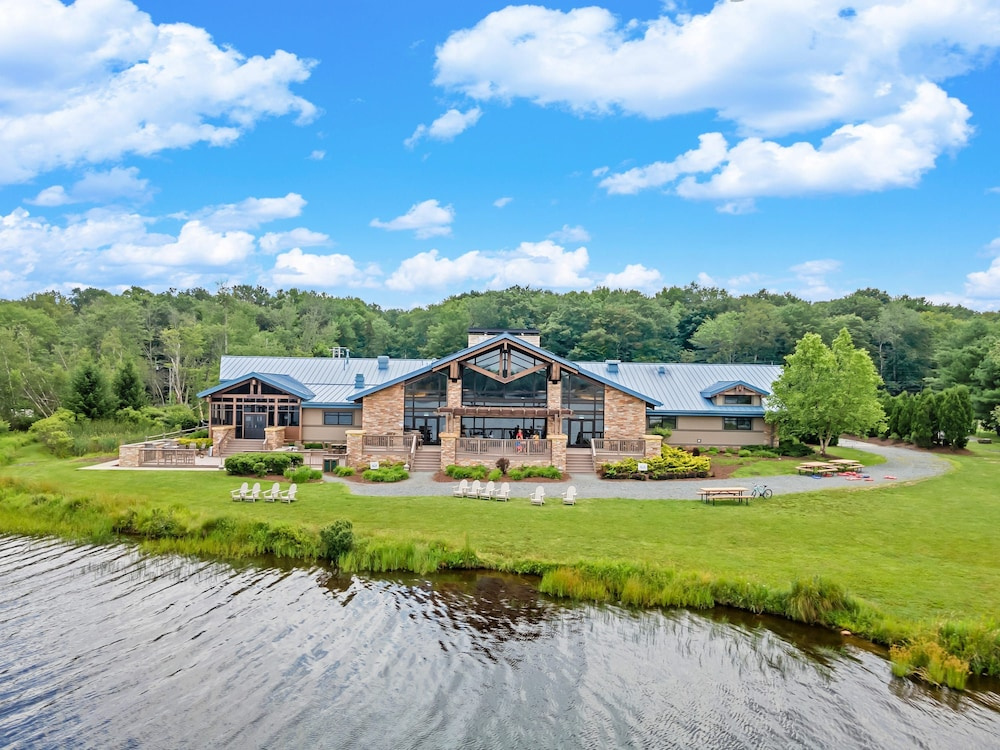 Cozy Poconos Retreat Hot Tub Dog Friendly Firepit