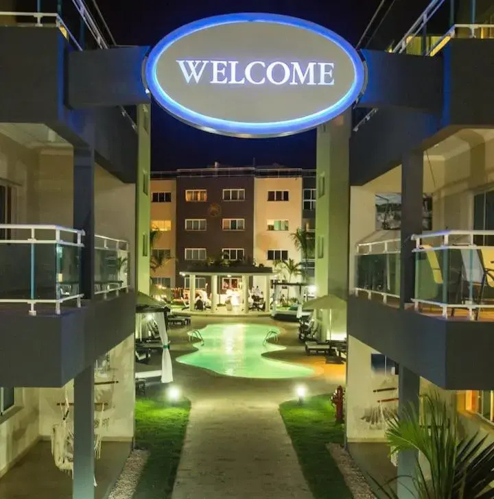 Chic Beachfront Apartment - Private Beach Access