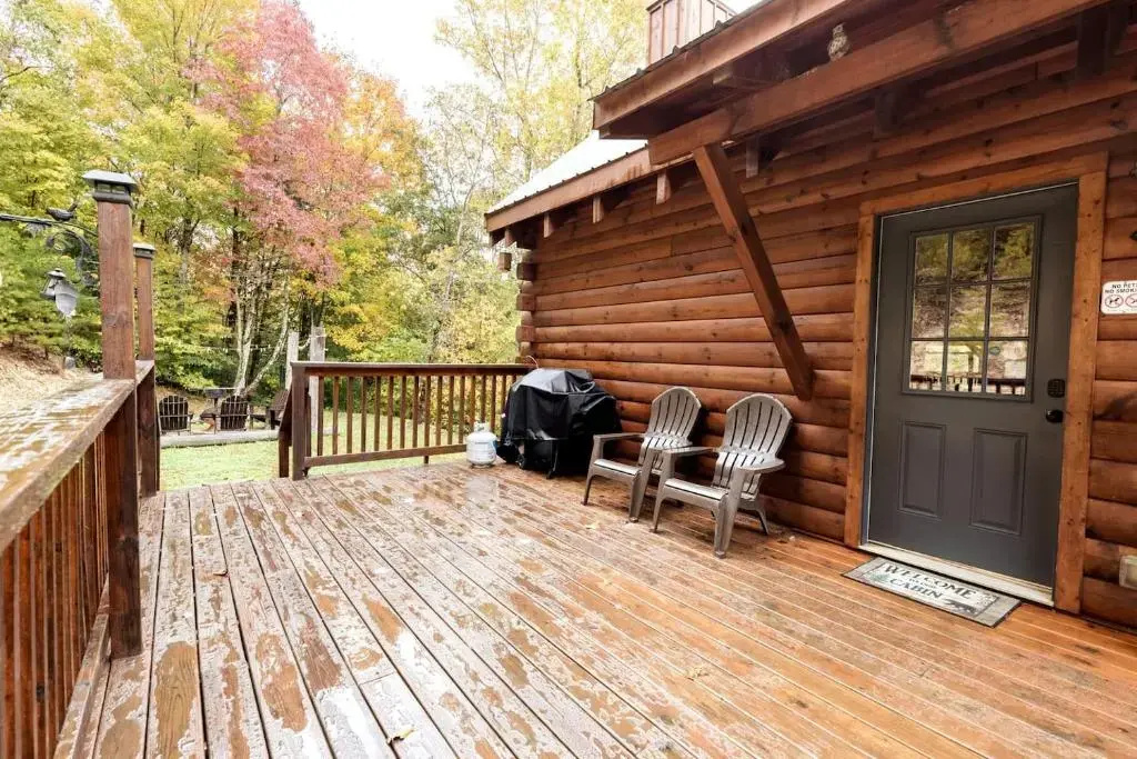 Smoky Mtn Hideaway - Cabin w/ Hot Tub & Pool Table