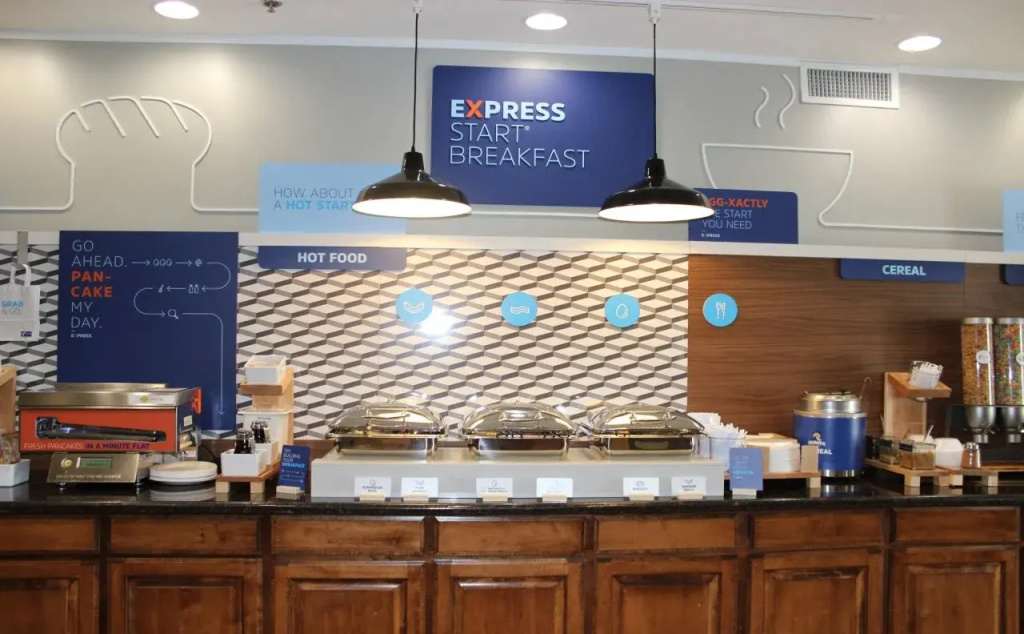 Holiday Inn Express Hotel & Suites Center by IHG