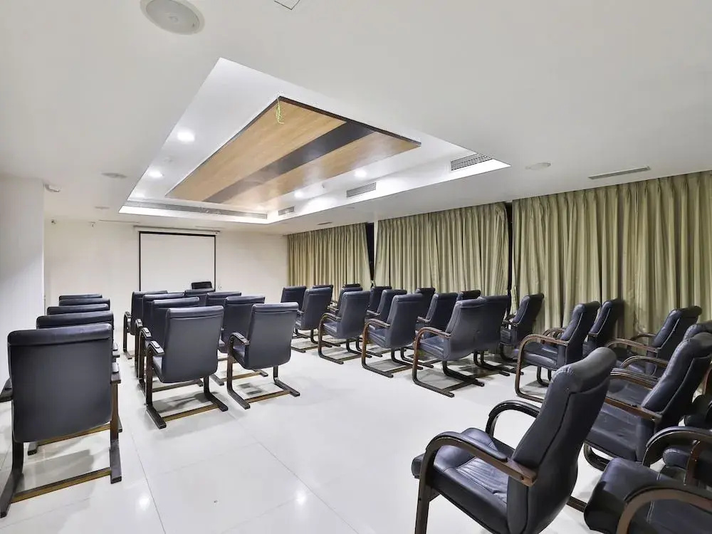 OYO 13479 Hotel Grand Nakshatra