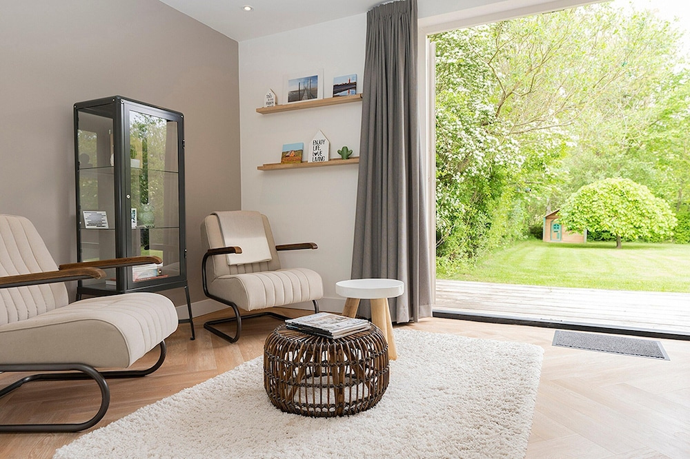 Nice, Modern Furnished Holiday Home