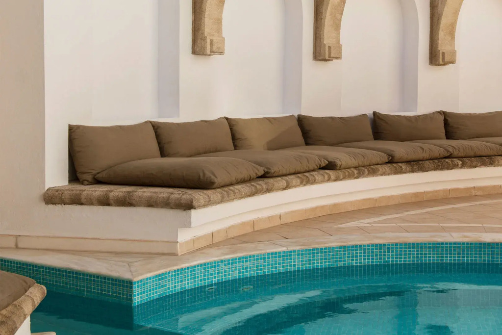 Canvas by Mitsis Petit Palais