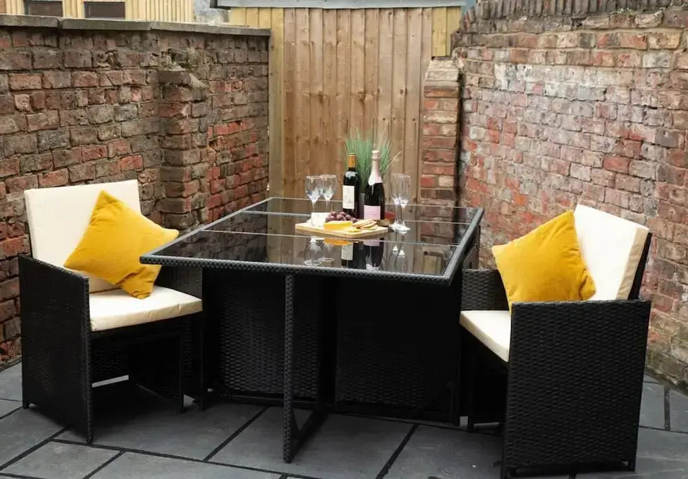 Escape 2 Unwind At The Parade, Accommodates 10