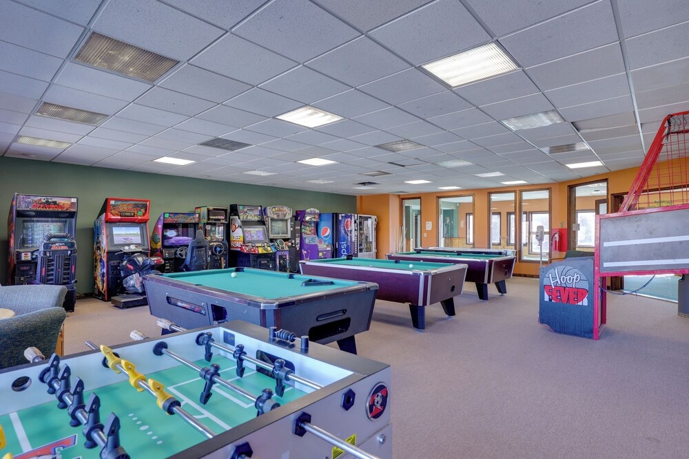 Pool & Hot Tub Access at Top-floor Granby Getaway