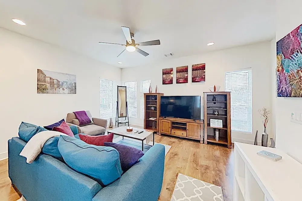 Stylish East Side Near Downtown & Manor Road 1 Bedroom Condo