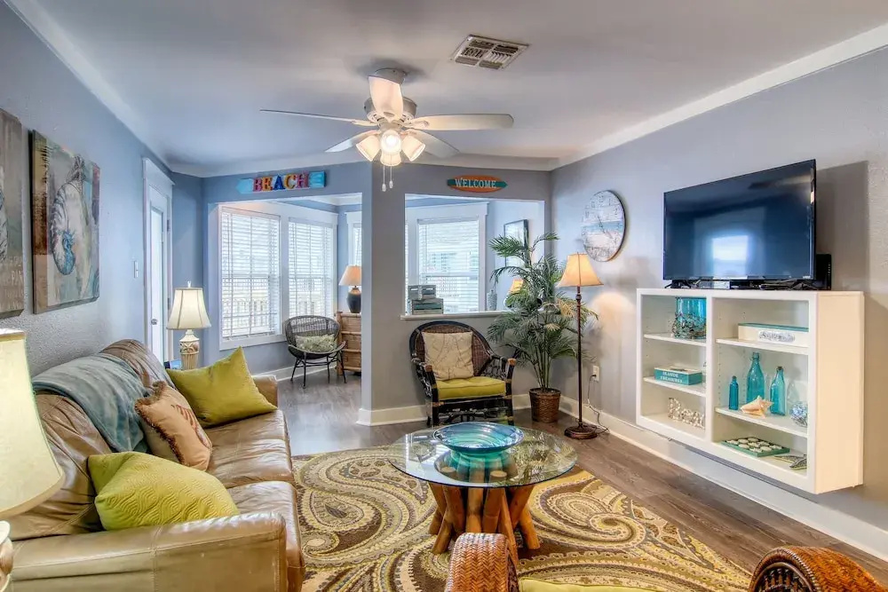 Breezy Bungalow 2 Bedrooms 2 Bathrooms Condo