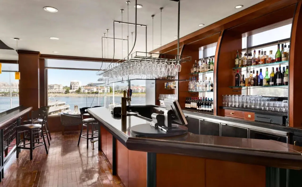 Coast Victoria Hotel & Marina by APA