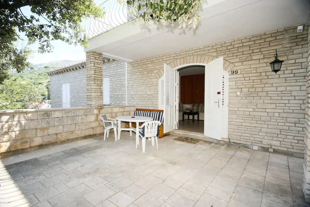 Apartments Villa Marijeta with Free Parking