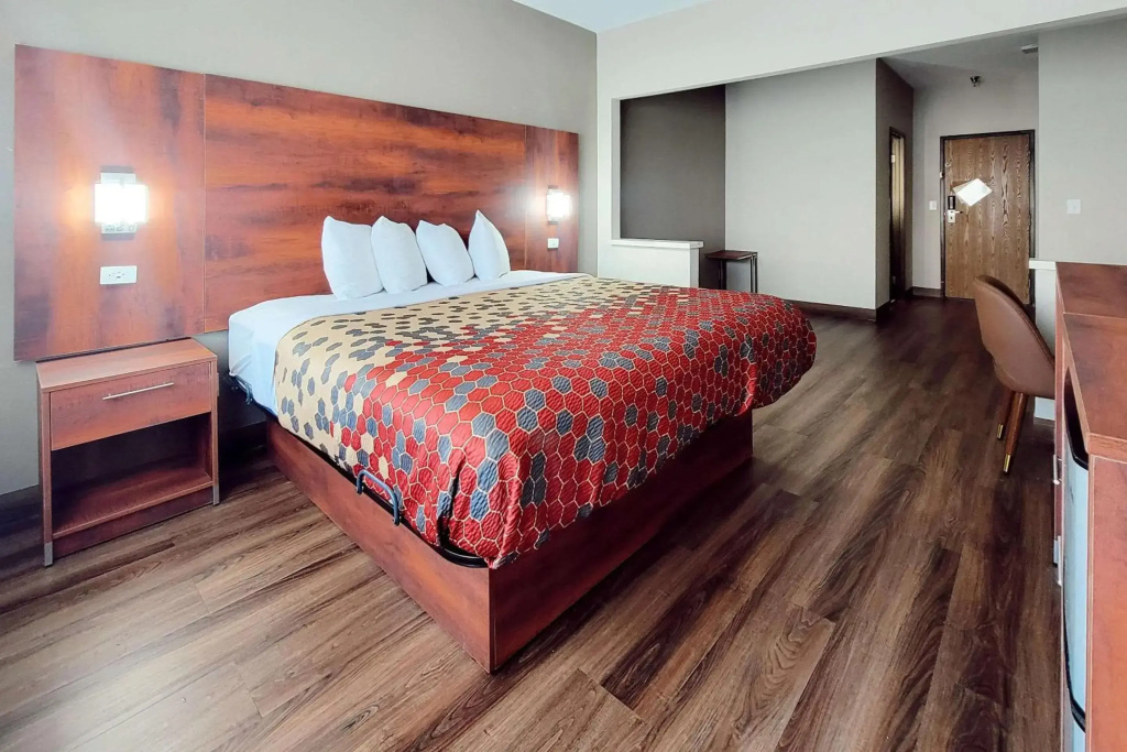 Econo Lodge Fargo - West Acres