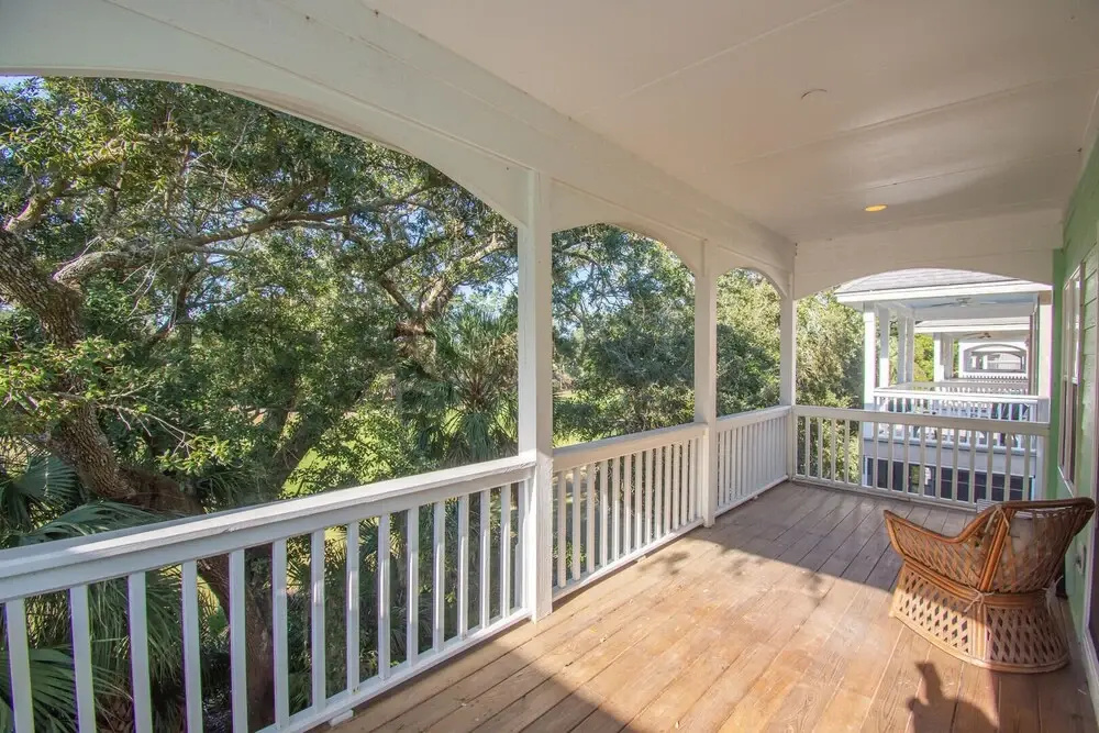 Lovely 2-story, 3-Bd Home, Steps to Marina store and Bonito Boathouse