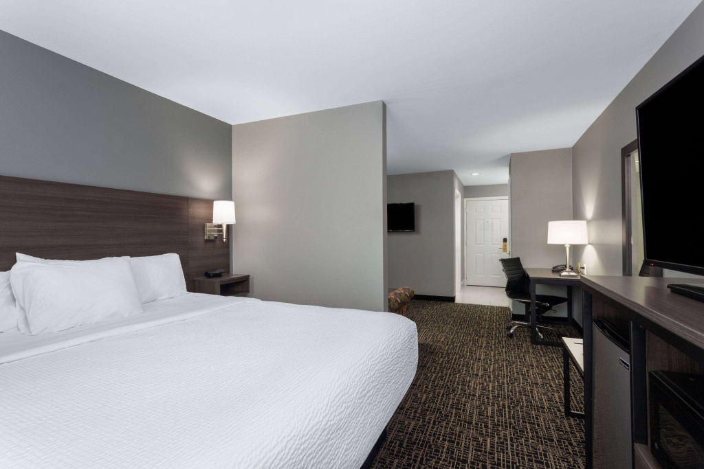 Ramada by Wyndham Sellersburg/Louisville North