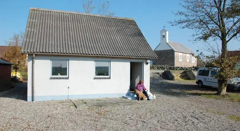 Thy Holiday House