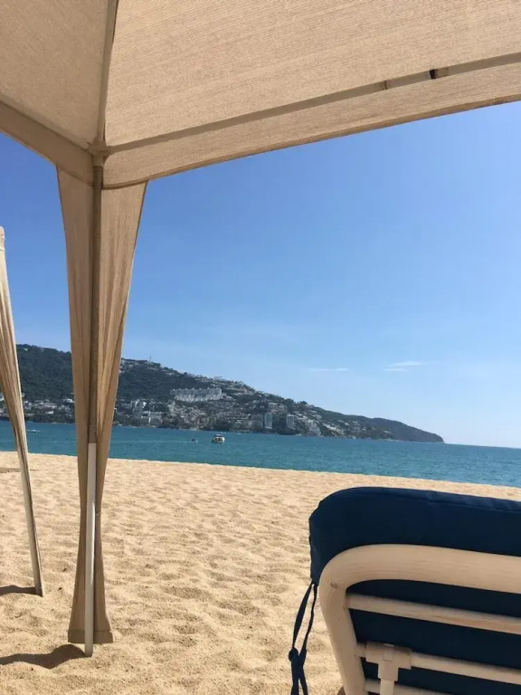 JUUB Acapulco, Exclusive Beachfront Apartment