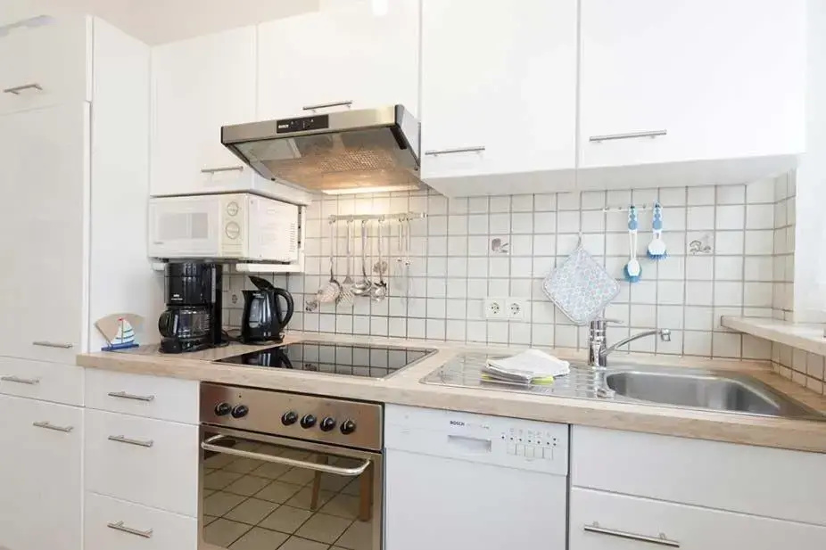 Ferienwohnung-4-mit-Sonnenbalkon-im-Landhaus-Hubertus-Duhnen