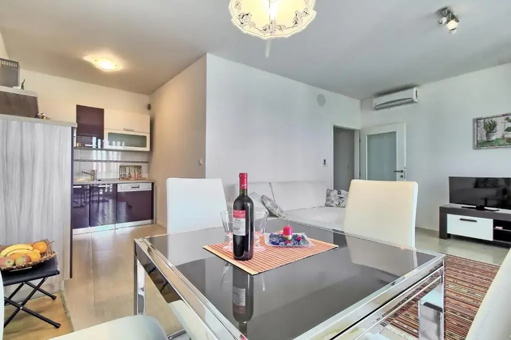 SUMMERTIME house with apartment