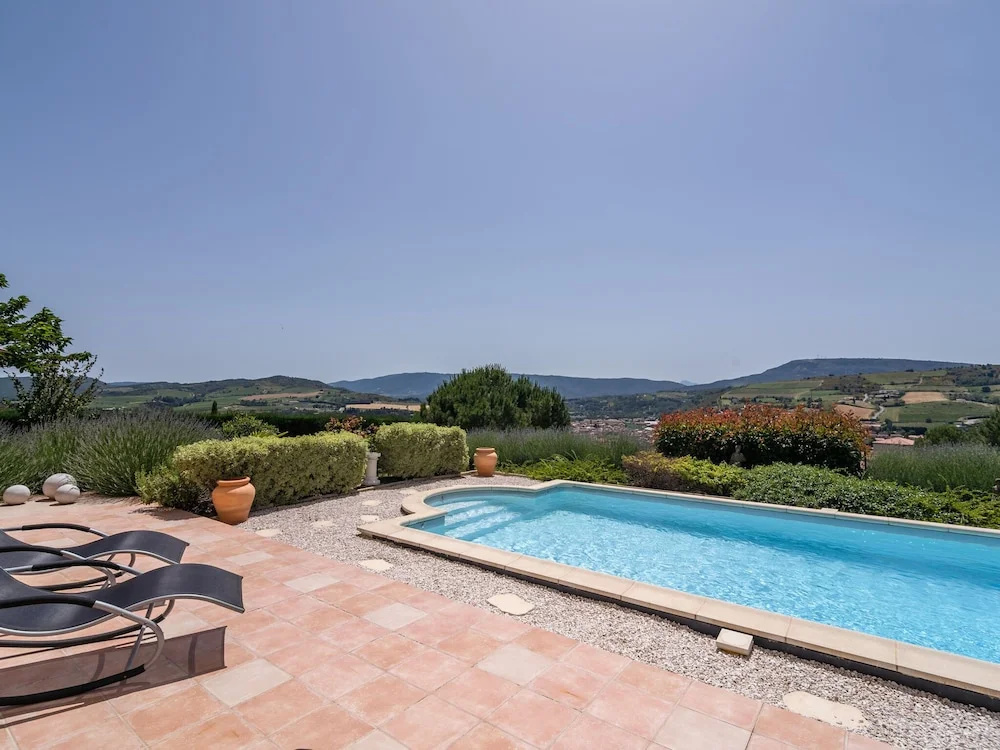 Spacious Villa With Private Swimming Pool and Fully Enclosed Garden