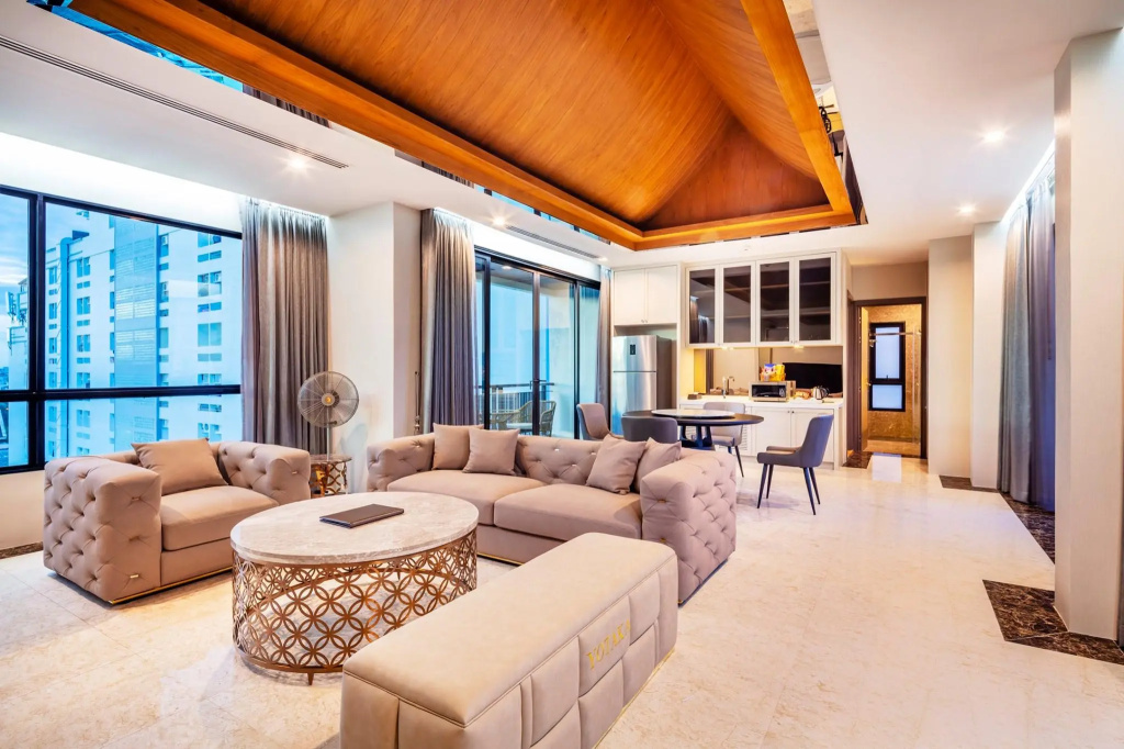 The Grand Sala Thai