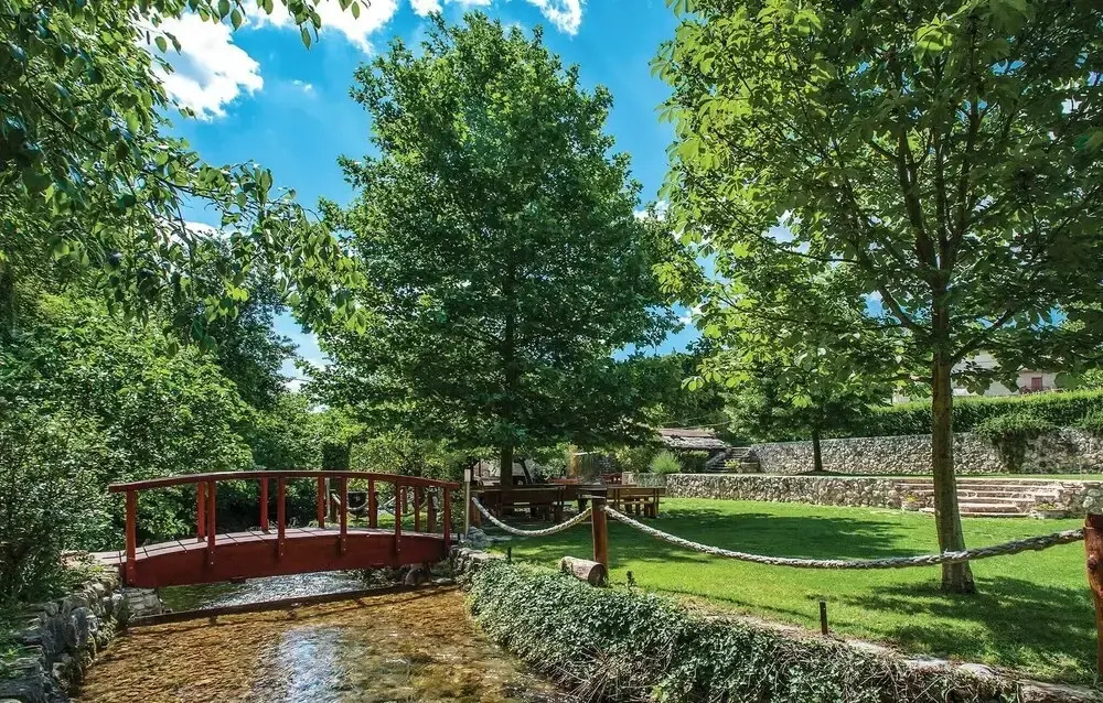 Nice Home In Zrnovnica