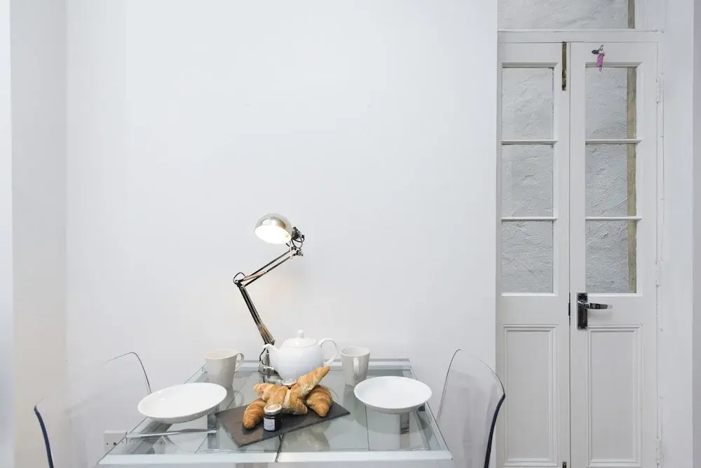 Stunning 1BR Kings Cross Flat!