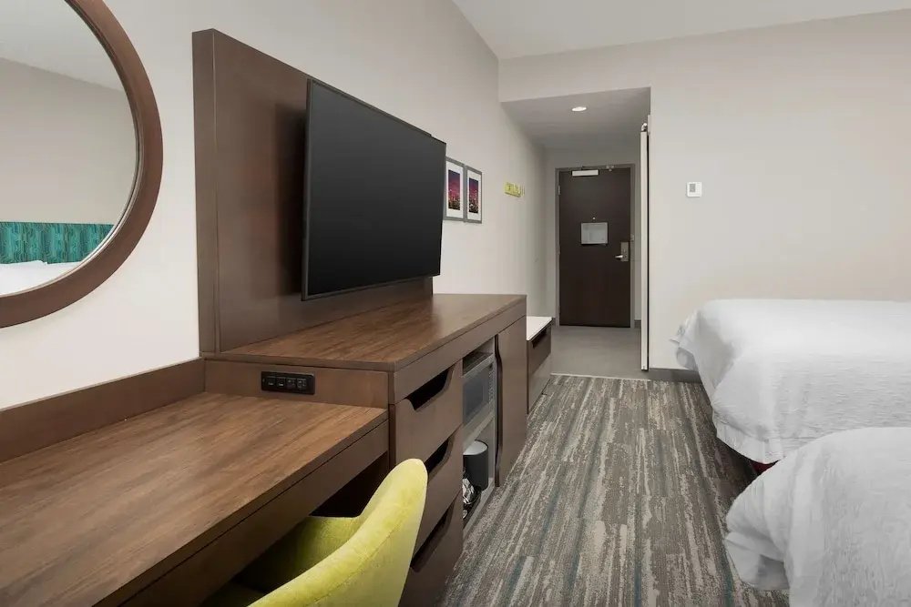 Hampton Inn & Suites Charlotte Airport Lake Pointe