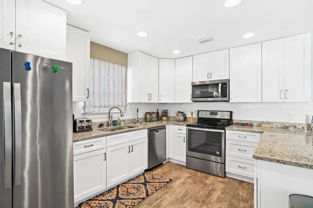 Pet Friendly Beach House - Paradise on Palm by Panhandle Getaways