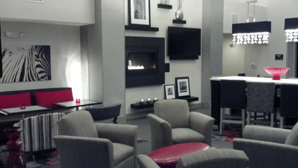 Hampton Inn & Suites DuPont