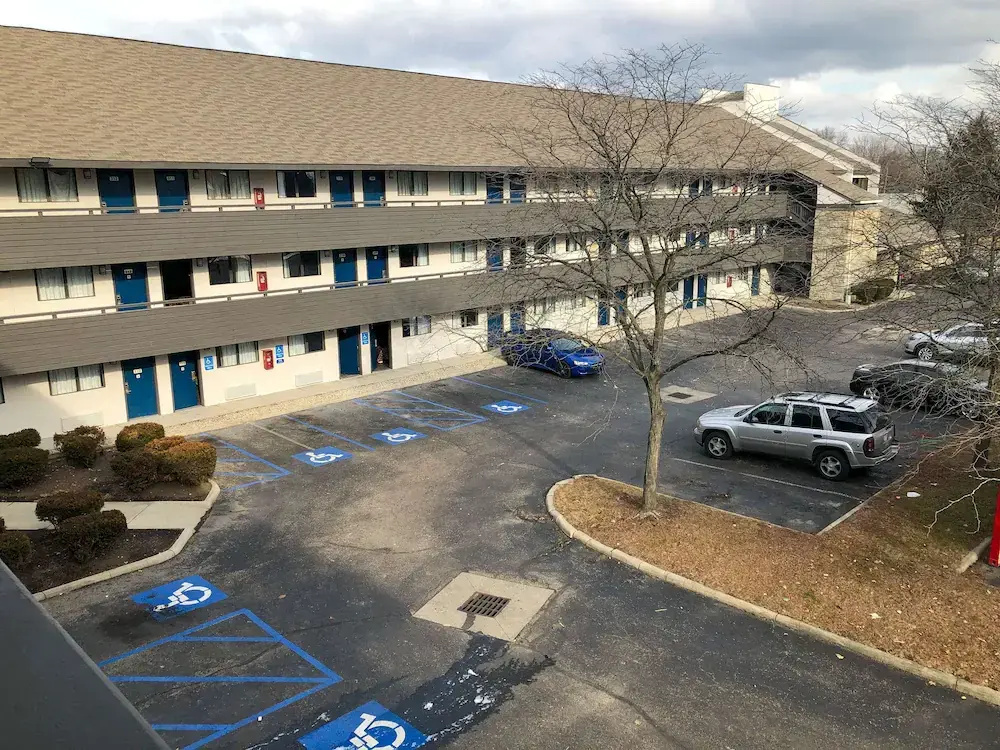 Motel 6 Columbus, OH - Quarter Horse