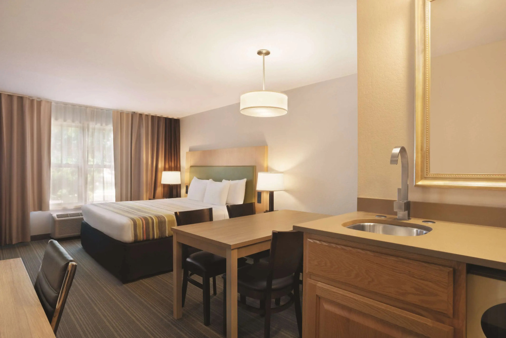 Country Inn & Suites by Radisson, Madison Southwest, WI