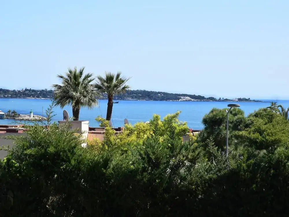 Apartment in Golfe Juan With Sea View