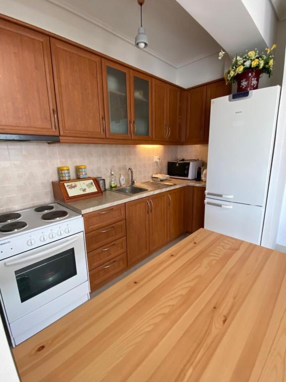 Ideal location, 360 sea view, 2 beds, modern apartment