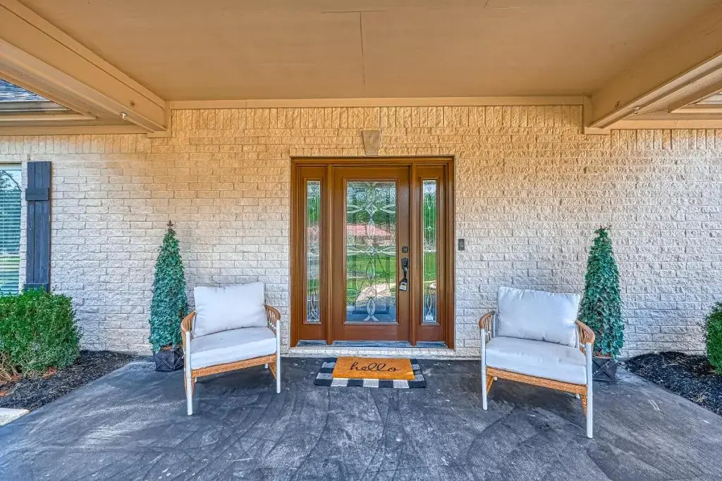 Great Escape With Private Pool and Deck