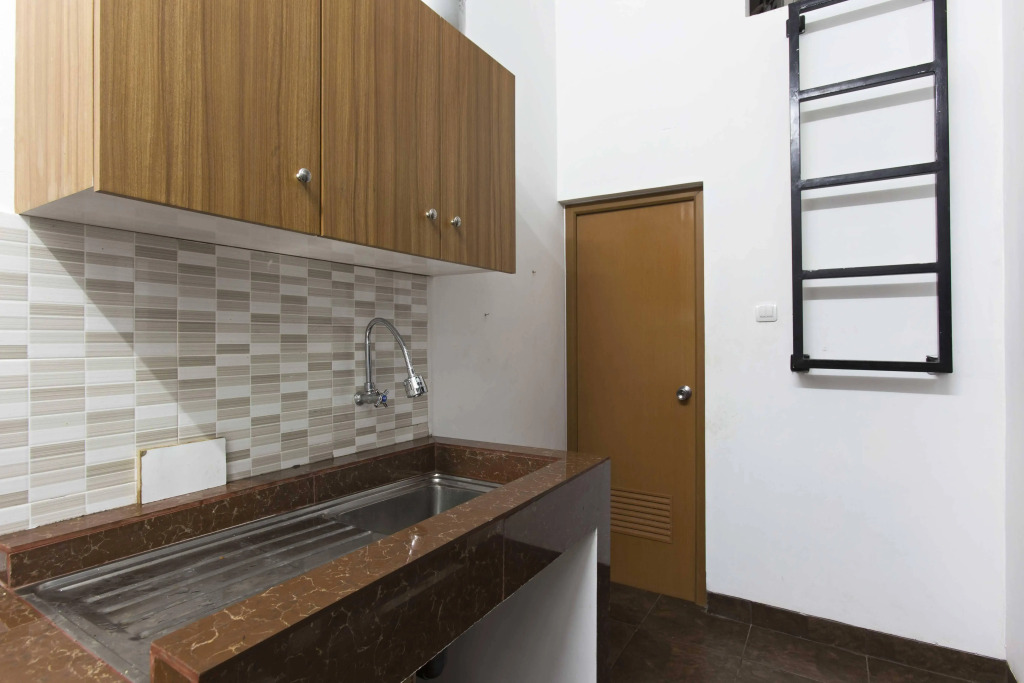 RedDoorz @ Raya Kelapa Gading